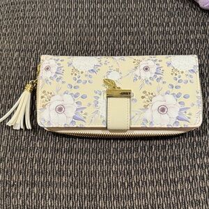 Super Clean RFID Women’s or men’s Floral Wallet W/ Tassel. Pics don’t do justice